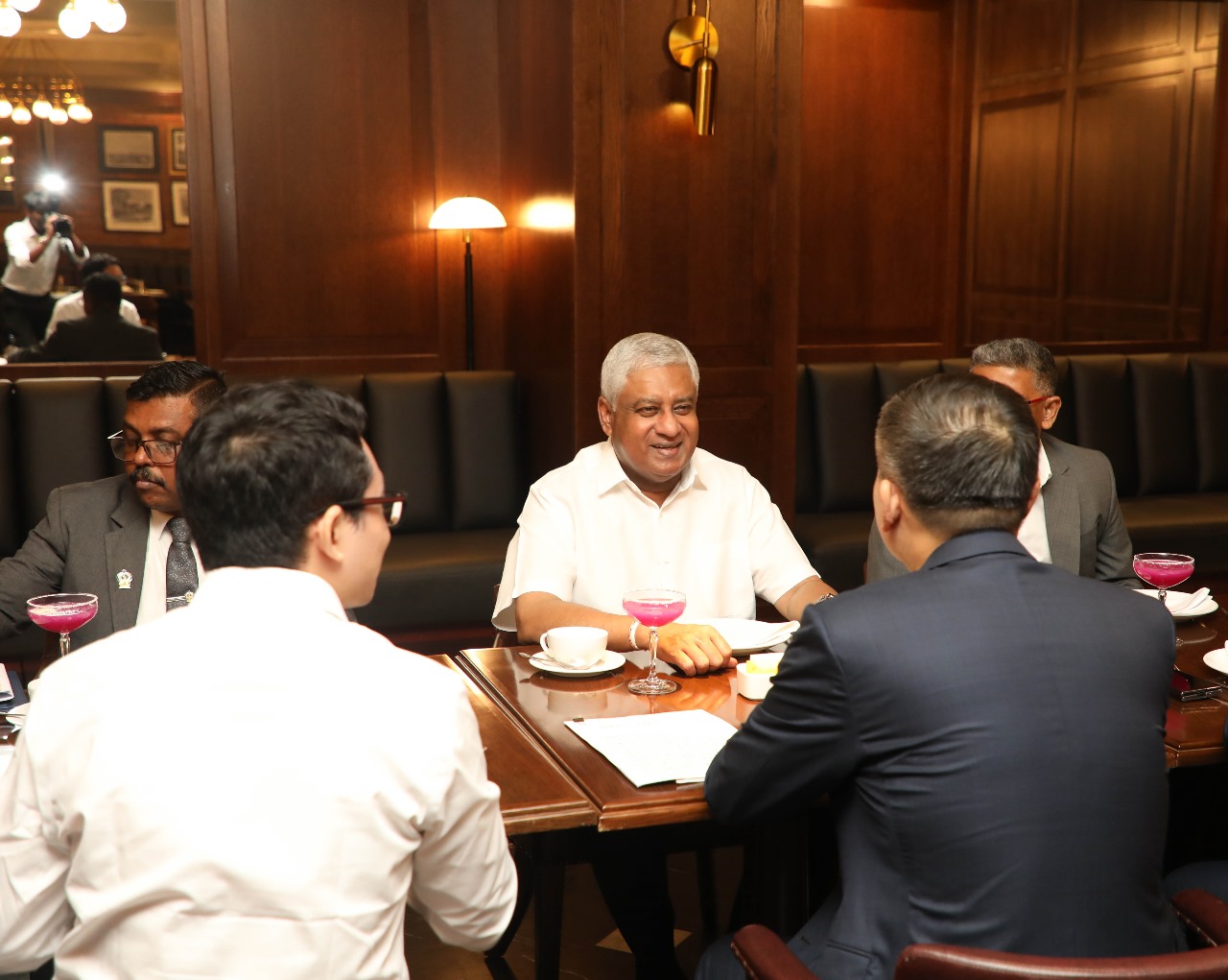 චීන නියෝජිත පිරිසක් සහ මහජන ආරක්ෂක අමාත්යවරයා අතර හමුවක් චීන නියෝජිත පිරිසක් සහ මහජන ආරක්ෂක අමාත්යවරයා අතර හමුවක්