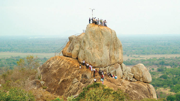 පොසොන් උත්සවය වෙනුවෙන් විශේෂ ආරක්ෂක වැඩපිළිවෙලක් පොසොන් උත්සවය වෙනුවෙන් විශේෂ ආරක්ෂක වැඩපිළිවෙලක්