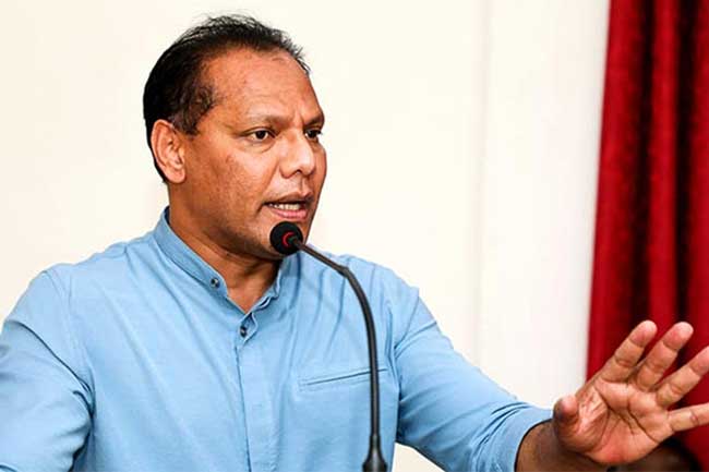 නිදහස් පක්ෂ මූලස්ථානය ඉදිරිපිටදී දයාසිරි වැඩ භාරගනියි නිදහස් පක්ෂ මූලස්ථානය ඉදිරිපිටදී දයාසිරි වැඩ භාරගනියි