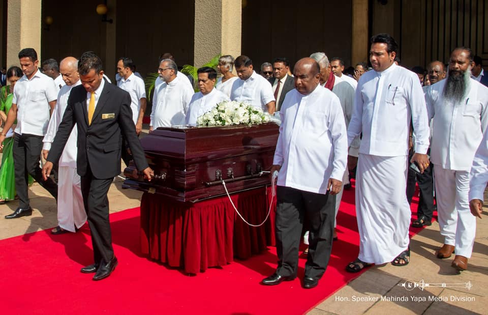 අභාවප්රාප්ත ආර්. සම්පන්දන් මහතාගේ දේහයට පාර්ලිමේන්තුවේදී අවසන් ගෞරව අභාවප්රාප්ත ආර්. සම්පන්දන් මහතාගේ දේහයට පාර්ලිමේන්තුවේදී අවසන් ගෞරව