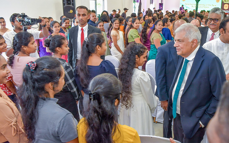 මෙරට ජාතික සම්පත තරුණ පරපුර මිස, පාඩු ලබන රාජ්ය ව්යවසාය නොවේ -ජනපති- මෙරට ජාතික සම්පත තරුණ පරපුර මිස, පාඩු ලබන රාජ්ය ව්යවසාය නොවේ -ජනපති-