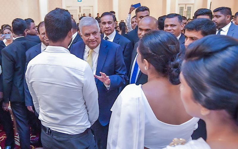 ගුරුවරුන්ගේ වර්ජනයට ජනපතිගෙන් රතු එළියක් ගුරුවරුන්ගේ වර්ජනයට ජනපතිගෙන් රතු එළියක්