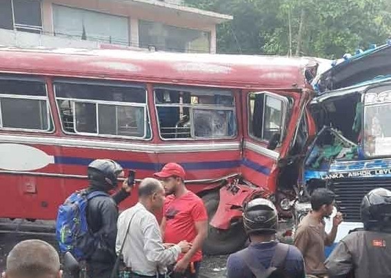 බස් රථ දෙකක් ගැටී වේවැල්දෙණියේ සිදුවූ අනතුර බස් රථ දෙකක් ගැටී වේවැල්දෙණියේ සිදුවූ අනතුර