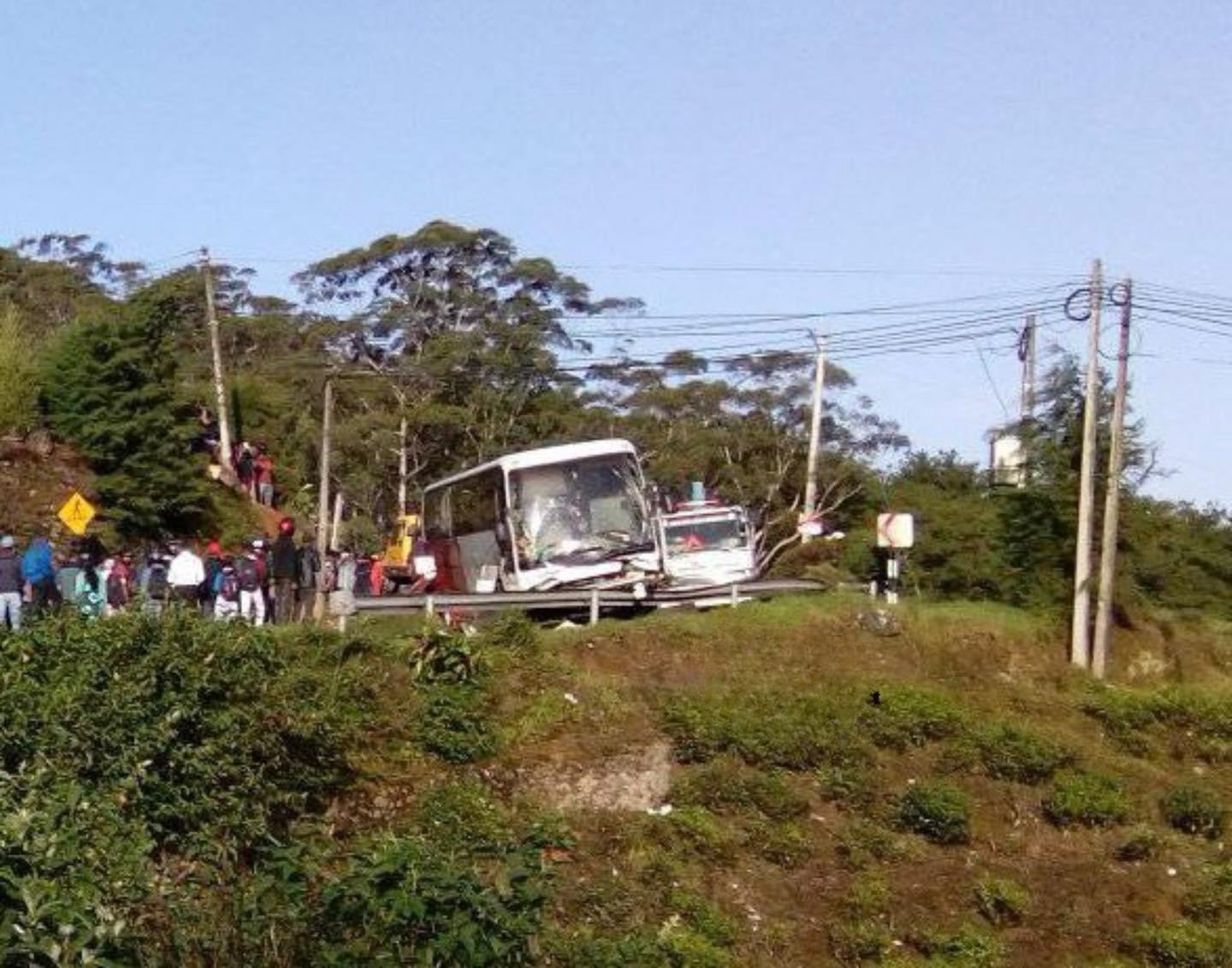 නුවරඑළියේ බස් රථ අනතුරක්