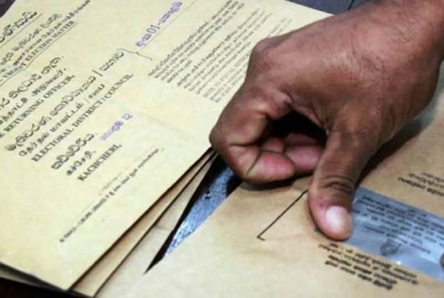 තැපැල් ඡන්ද අයදුම්පත් භාාරගැනීමේ අවසන් දිනය ලබන 5 වැනිදා තැපැල් ඡන්ද අයදුම්පත් භාාරගැනීමේ අවසන් දිනය ලබන 5 වැනිදා