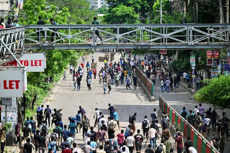 බංග්ලාදේශයේ රාජ්‍ය විරෝධී උද්ඝෝෂණයක් අතරතුර තිදෙනෙකු මරුට