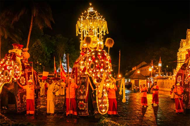 පළමු රන්දෝලි පෙරහර අද