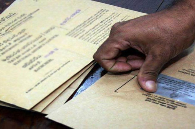ජනපතිවරණයේ තැපැල් ඡන්ද අයදුම්පත් භාරගැනීම අදින් අවසන් ජනපතිවරණයේ තැපැල් ඡන්ද අයදුම්පත් භාරගැනීම අදින් අවසන්