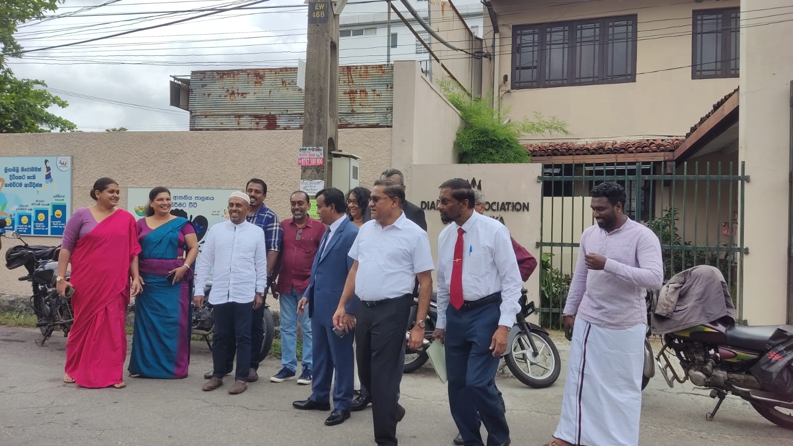 අනුර වෙනුවෙන් ඇප මුදල් තැන්පත් කරයි අනුර වෙනුවෙන් ඇප මුදල් තැන්පත් කරයි