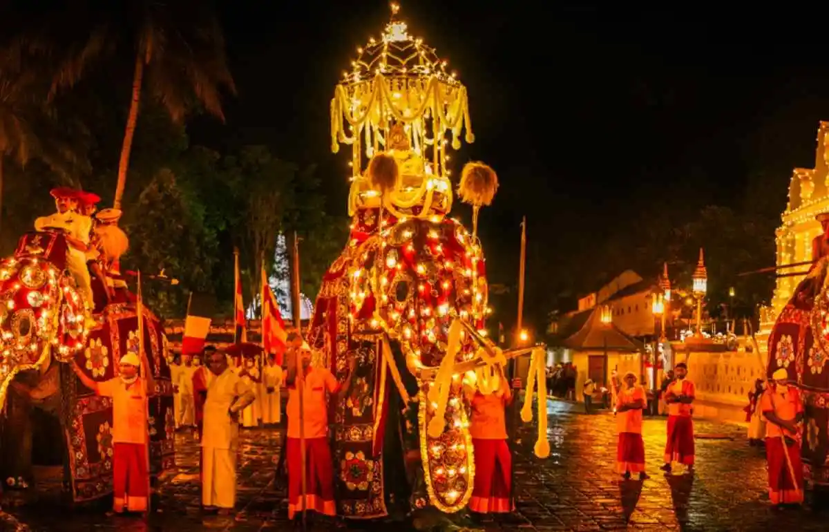 මහනුවර අවසන් රන්දෝලි පෙරහර අද