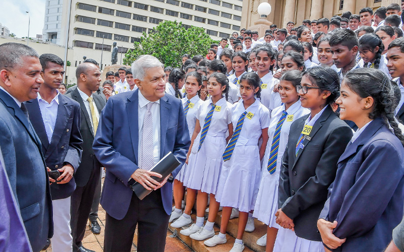 මැණික්දිවෙල මධ්‍ය මහා විද්‍යාලයේ දරුවන්ගේ ඉල්ලීම ඉටු කළ ජනපති