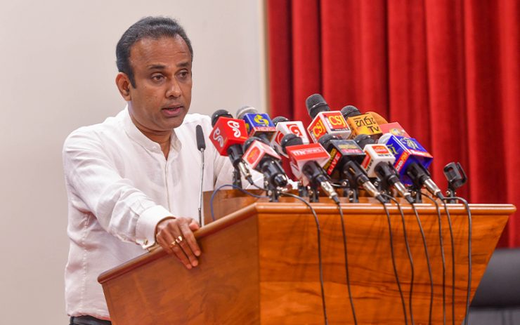 සුව ඇමති කරාපිටිය ජාතික රෝහලේ නිරීක්ෂණ චාරිකාවක