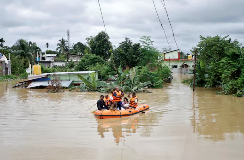 ආපදා හේතුවෙන් ඉන්දියාවේ 50,000කට වැඩි පිරිසක් අවතැන්