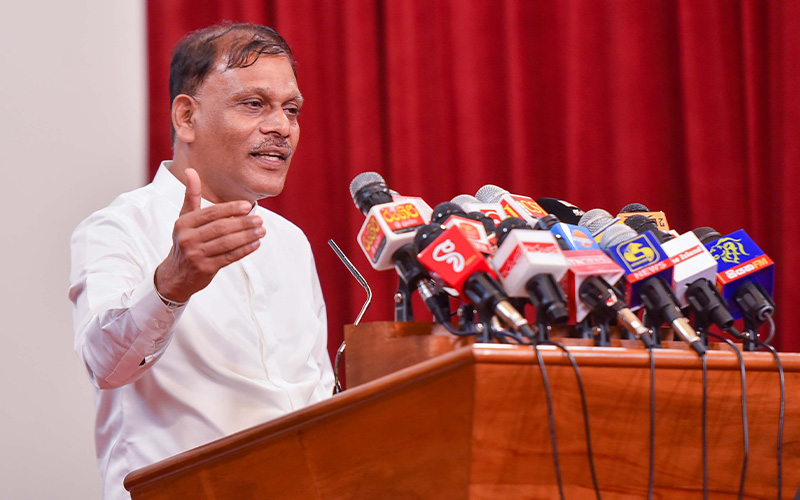 රජයේ ආයුර්වේද වෛද්යවරුන්ට ලබාදෙන දීමනාව ගැන කියන ඇමති සිසිර රජයේ ආයුර්වේද වෛද්යවරුන්ට ලබාදෙන දීමනාව ගැන කියන ඇමති සිසිර
