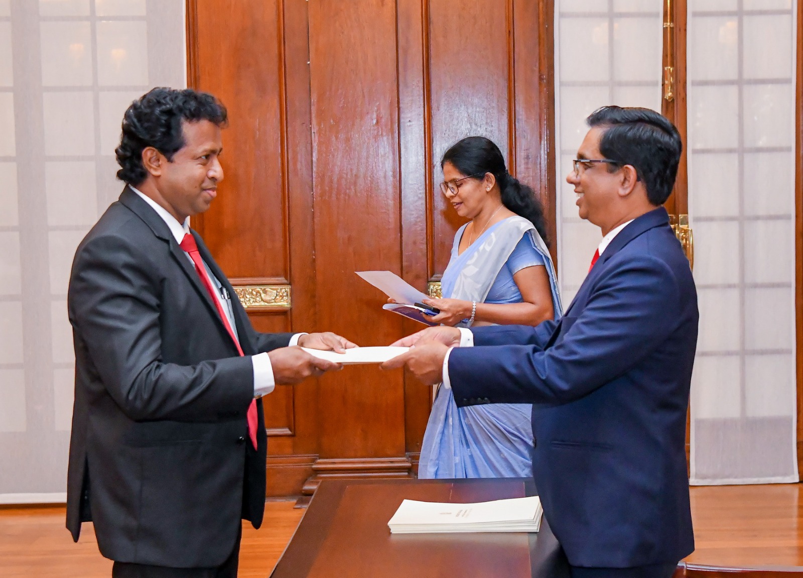 නව අමාත්‍යාංශ ලේකම්වරු මෙන්න…..