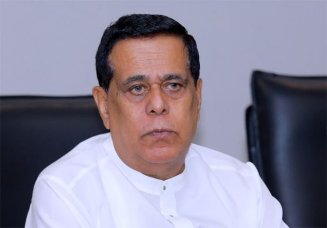 නිදහස් පක්ෂයේ නිමල් සිරිපාල ඇතුළු පිරිසක් ගෑස් සිලින්ඩරයෙන් මහ මැතිවරණයට