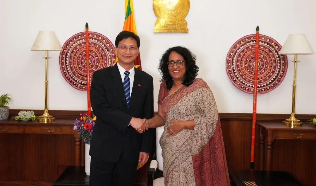 චීන රජයෙන් ශ්‍රී ලංකාවට හදිසි මානුෂීය සහනාධාර තොගයක්