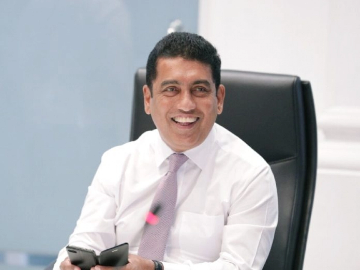 ජොන්ස්ටන්ට අධිකරණයෙන් වරෙන්තු