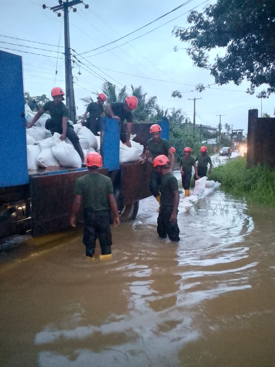 අයහපත් කාලගුණයෙන් පිඩාවට පත්වූවන්ට යුද්ධ හමුදාවෙන් සහන