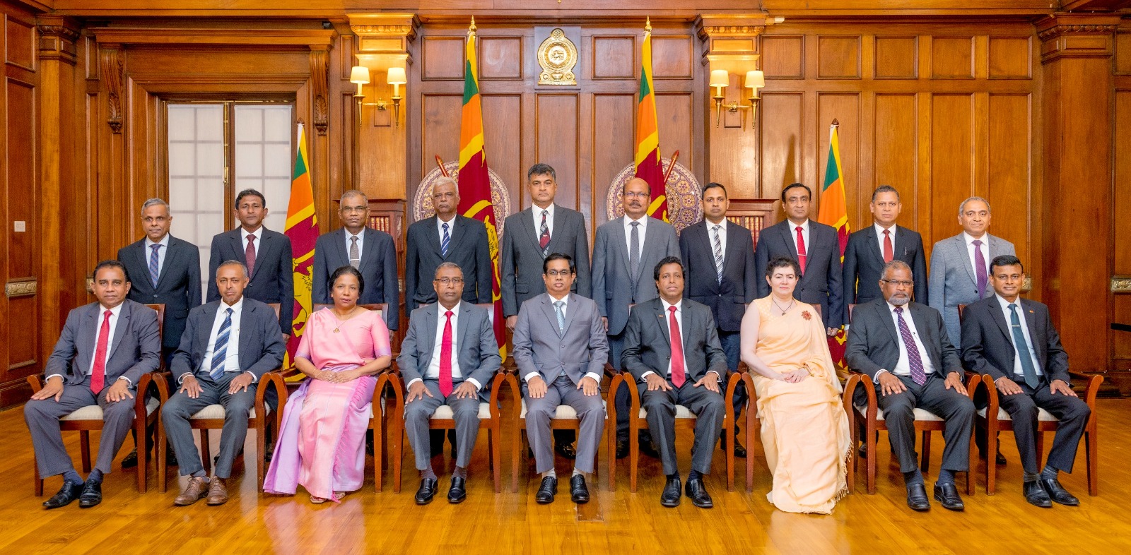 නව අමාත්‍යංශ ලේකම්වරු පත් කරයි