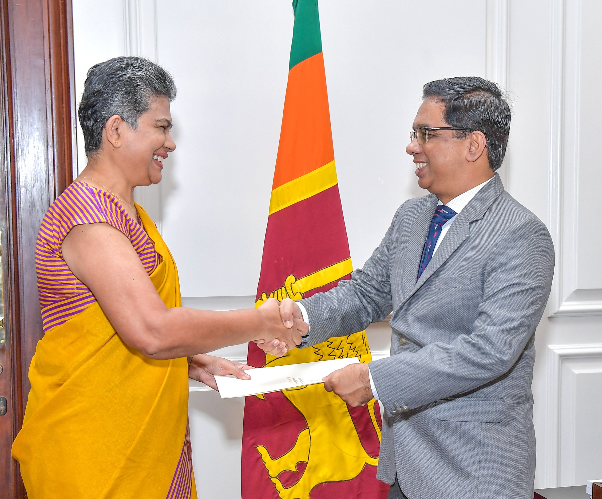 අමාත්‍යාංශ දෙකකට නව ලේකම්වරු පත් කෙරේ