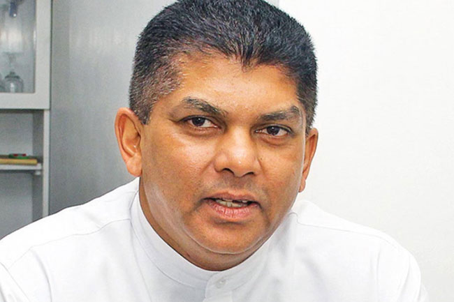 රිය අනතුරක් සම්බන්ධයෙන් ලොහාන් රත්වත්තේ අත්අඩංගුවට