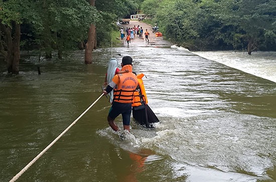 අයහපත් කාලගුණයෙන් පීඩාවට පත් ජනතාවට සහන සැලසීමට නාවික හමුදාව සීරුවෙන්