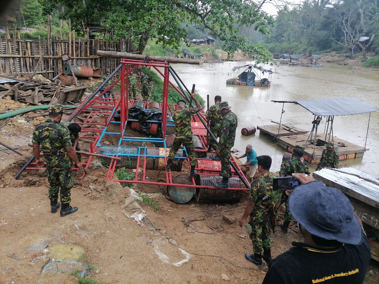 මෑත ඉතිහාසයේ සිදු කරනු ලැබූ විශාලතම මහා පරිමාණ අනවසර පතල් කැණීම වටලයි