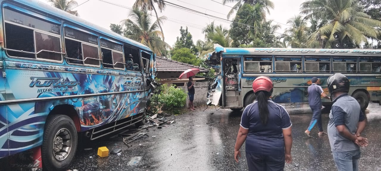 ගන්දර ප්‍රදේශයේ සිදුවූ මාරක බස් රථ අනතුර