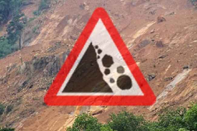 දිස්ත්‍රික්ක දෙකකට නායයෑමේ අනතුරු ඇඟවීම්