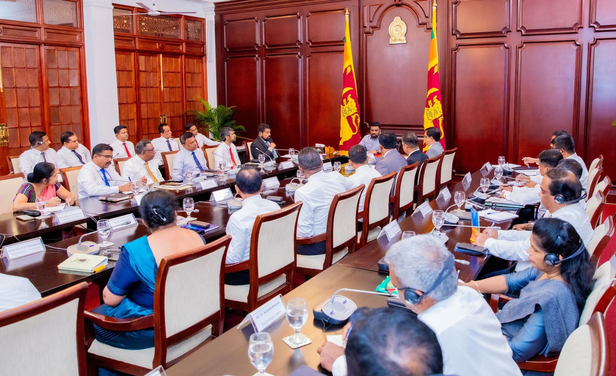 දිස්ත්රික් ලේකම්වරුන්ට ඇති වගකීම පැහැදිලි කළ ජනපති දිස්ත්රික් ලේකම්වරුන්ට ඇති වගකීම පැහැදිලි කළ ජනපති