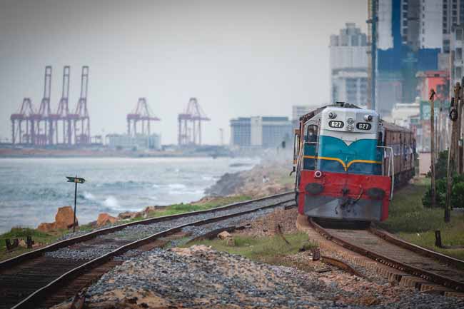 මුහුදුබඩ දුම්රිය මාර්ගයේ දුම්රිය ප්‍රමාදයක්