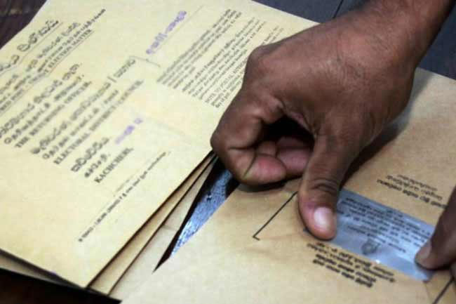 තැපැල් ඡන්ද හිමියන්ට මැතිවරණ කොමිසමෙන් නිවේදනයක් තැපැල් ඡන්ද හිමියන්ට මැතිවරණ කොමිසමෙන් නිවේදනයක්