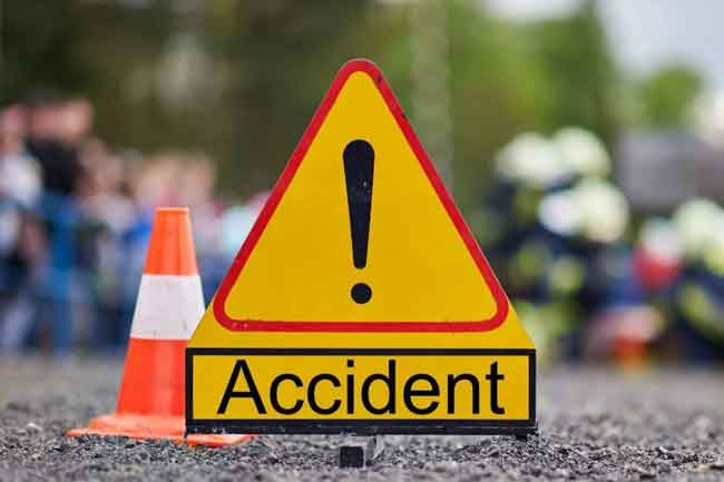 විනෝද චාරිකාවක් ගිය බස් රථයක් අනතුරට – 33 දෙනෙකු තුවාල විනෝද චාරිකාවක් ගිය බස් රථයක් අනතුරට – 33 දෙනෙකු තුවාල