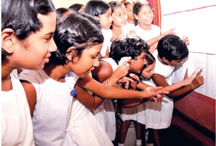 2024 ශිෂ්යත්ව විභාගයේ පාසල් කඩයිම් ලකුණු නිකුත් කෙරේ 2024 ශිෂ්යත්ව විභාගයේ පාසල් කඩයිම් ලකුණු නිකුත් කෙරේ