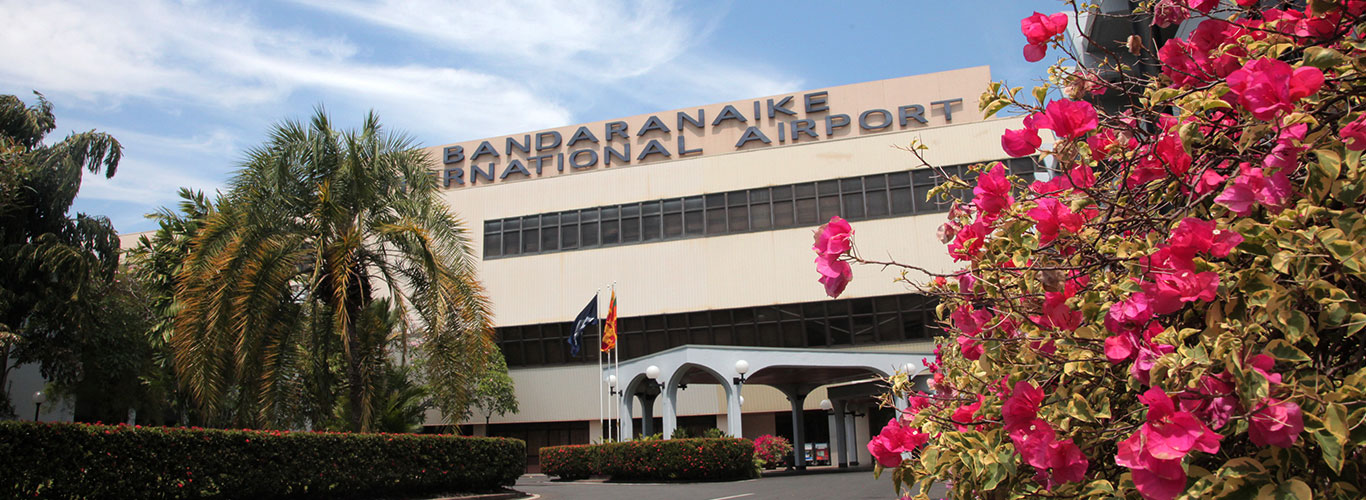 නීතිවිරෝධී ලෙස දුම්වැටි රැගෙන ආ දෙදෙනෙකු අල්ලයි නීතිවිරෝධී ලෙස දුම්වැටි රැගෙන ආ දෙදෙනෙකු අල්ලයි