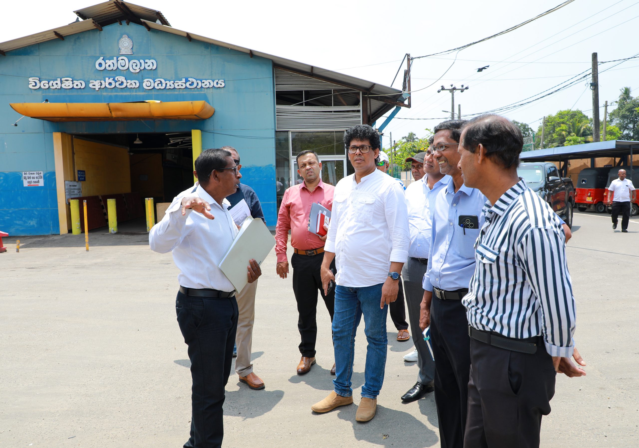 කොළඹ විශේෂිත ආර්ථික මධ්‍යස්ථාන කිහිපයක් නිරීක්ෂණය කිරීම
