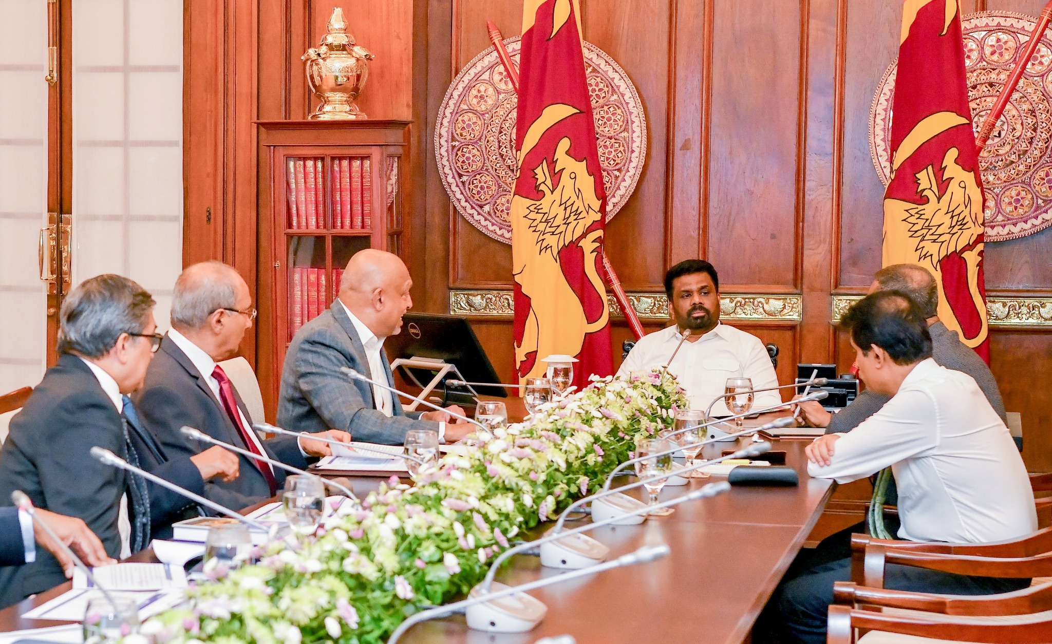 ජනපති අනුර හමුවූ ශ්‍රී ලංකන් ගුවන් සමාගමේ ඉහළ නිලධාරීන්
