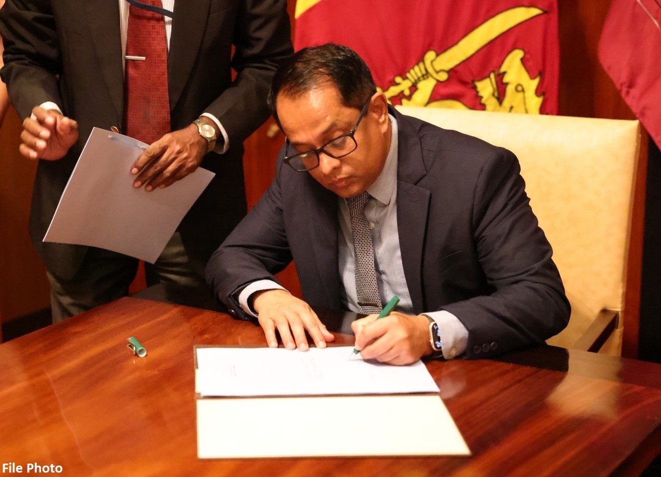 අපරාධයකින් උත්පාදිත දේ පිළිබඳ පනත් කෙටුම්පතට කථානායකගේ සහතිකය අපරාධයකින් උත්පාදිත දේ පිළිබඳ පනත් කෙටුම්පතට කථානායකගේ සහතිකය