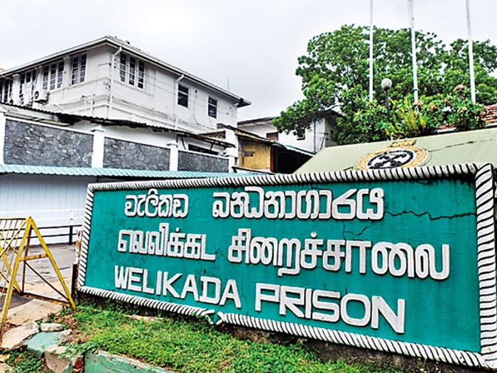 වැලිකඩ බන්ධනාගාරයේ කාණුවක් තුළ රීවොල්වරයක් වැලිකඩ බන්ධනාගාරයේ කාණුවක් තුළ රීවොල්වරයක්