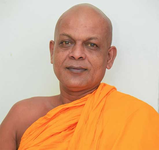 අම්පිටියේ සුමනරතන හිමි අත්අඩංගුවට අම්පිටියේ සුමනරතන හිමි අත්අඩංගුවට
