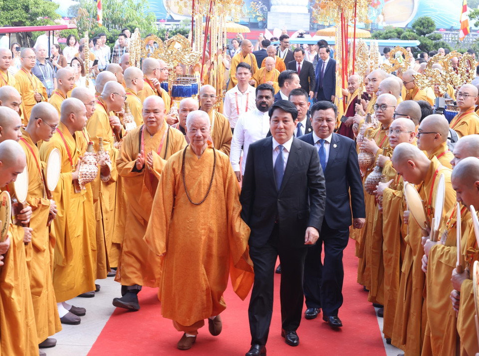 එක්සත් ජාතීන්ගේ 20 වෙනි වෙසක් දින උත්සවය ජනපති ප්රධානත්වයෙන් වියට්නාමයේ දී එක්සත් ජාතීන්ගේ 20 වෙනි වෙසක් දින උත්සවය ජනපති ප්රධානත්වයෙන් වියට්නාමයේ දී