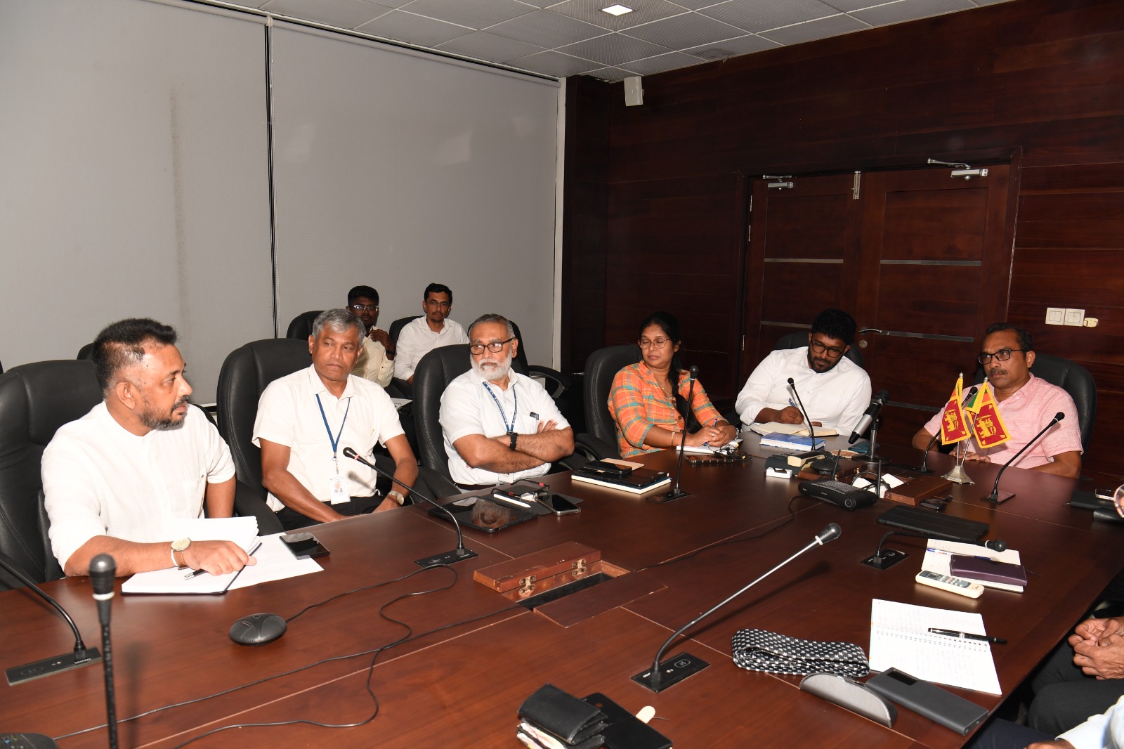 ලෝක දේශපාලන තත්ත්වයන්ට මුහුණ දීමට වරාය සහ ගුවන් සේවා සූදානම් විය යුතුයි ලෝක දේශපාලන තත්ත්වයන්ට මුහුණ දීමට වරාය සහ ගුවන් සේවා සූදානම් විය යුතුයි