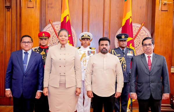 තානාපතිවරු හත් දෙනෙක් ජනාධිපතිවරයා වෙත අක්තපත්ර භාර දෙති තානාපතිවරු හත් දෙනෙක් ජනාධිපතිවරයා වෙත අක්තපත්ර භාර දෙති