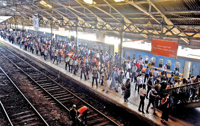 දුම්රිය වර්ජනය අසාධාරණයි -අමාත්යාංශය කියයි දුම්රිය වර්ජනය අසාධාරණයි -අමාත්යාංශය කියයි