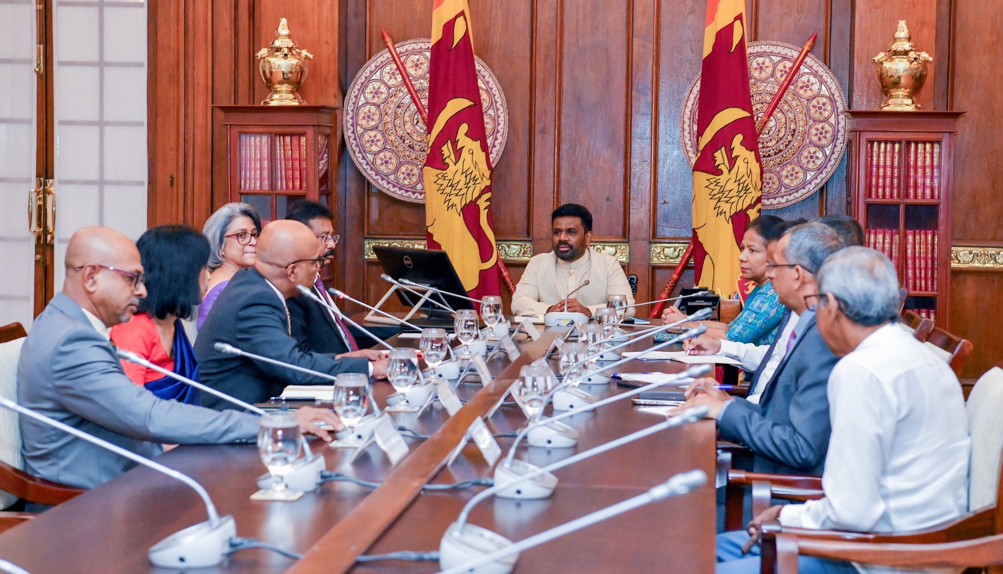 රාජ්යතාන්ත්රිකයන්ගේ වගකීම පෙන්වාදුන් ජනපති රාජ්යතාන්ත්රිකයන්ගේ වගකීම පෙන්වාදුන් ජනපති