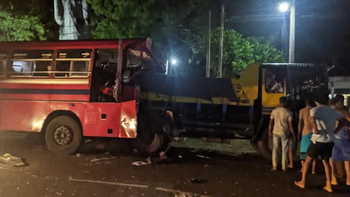 අද අලුයම තංගල්ලේ මාරක රිය අනතුරක් අද අලුයම තංගල්ලේ මාරක රිය අනතුරක්