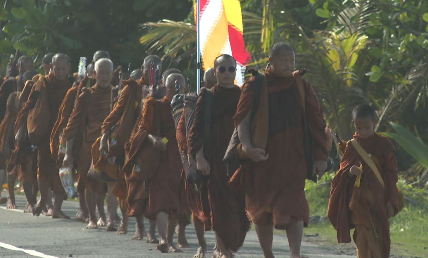 සියම් දහම් පාද යාත්රාව අද එකොලොස්වන දිනටත් වීථි සංචාරයේ සියම් දහම් පාද යාත්රාව අද එකොලොස්වන දිනටත් වීථි සංචාරයේ