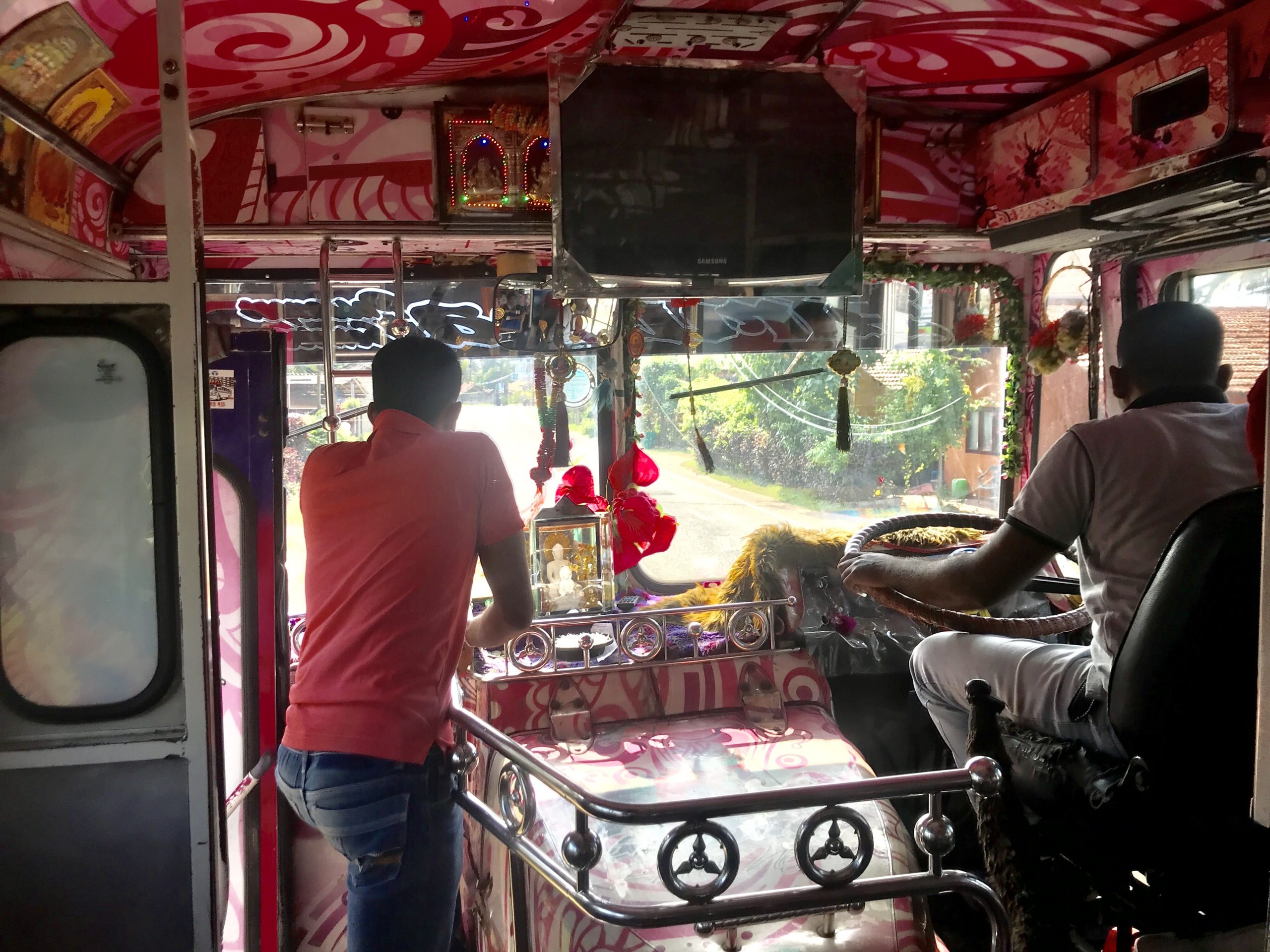 ගැමුණු බස්වල බද පටිය පළදින්න බෑ නොකියා – බෑ කියයි ගැමුණු බස්වල බද පටිය පළදින්න බෑ නොකියා – බෑ කියයි
