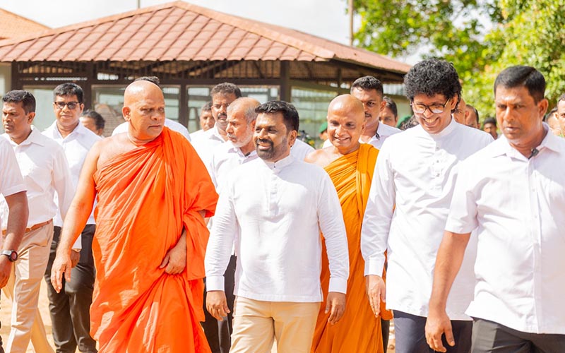 නූතන ශිෂ්ටසම්පන්න රාජ්යය ගොඩනැඟීමේ පරම වගකීම අත්නොහැර ඉටු කරන බව ජනපති පවසයි නූතන ශිෂ්ටසම්පන්න රාජ්යය ගොඩනැඟීමේ පරම වගකීම අත්නොහැර ඉටු කරන බව ජනපති පවසයි